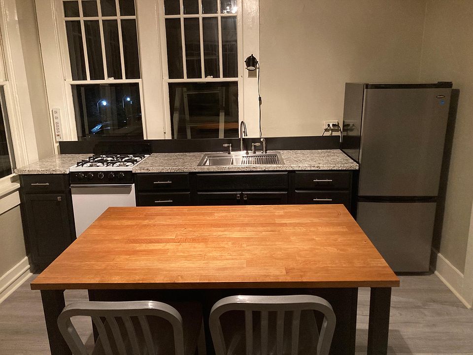 Renovated eat-in Kitchen
