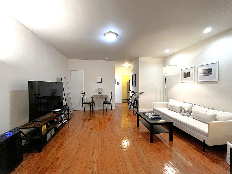 2nd image of 11 E 66th St APT 1B