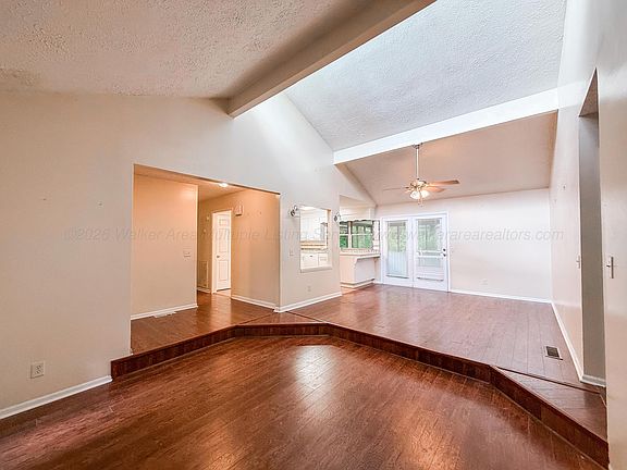 4th image of 1705 Sharon Ln