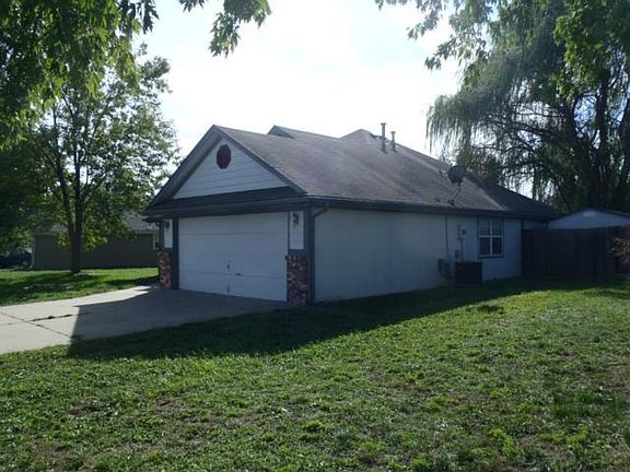 2nd image of 212 Pebblebrook St