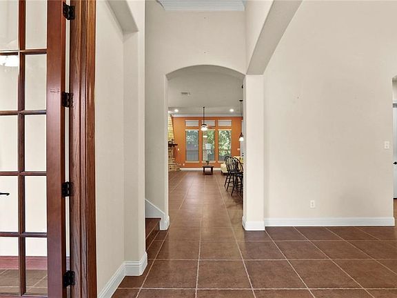 3rd image of 14939 Foxbriar Ln