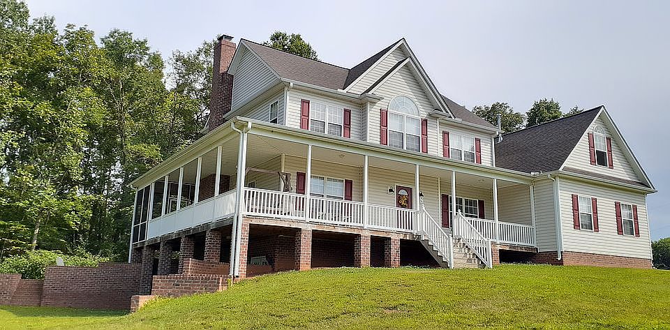 2nd image of 722 Webster Rd
