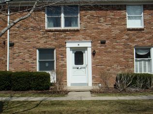 95H Oakbrook Dr, Williamsville, NY 14221