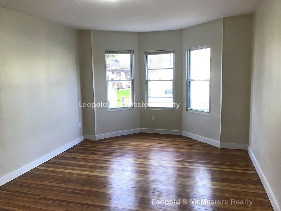 2nd image of 18 Beethoven St #1