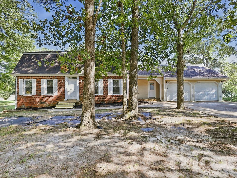 1st image of 130 Southwood Ct