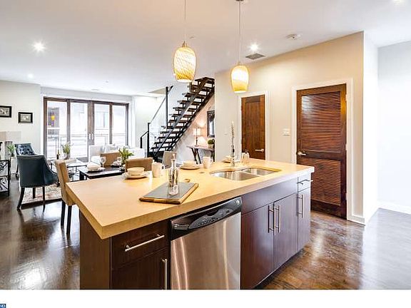 3rd image of 1247 E Columbia Ave #9
