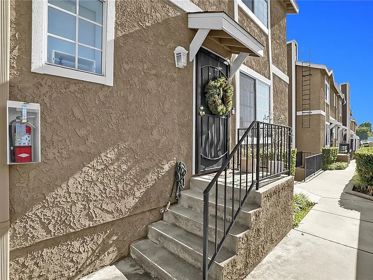 1304 S Mayflower Ave #A — Photo 2