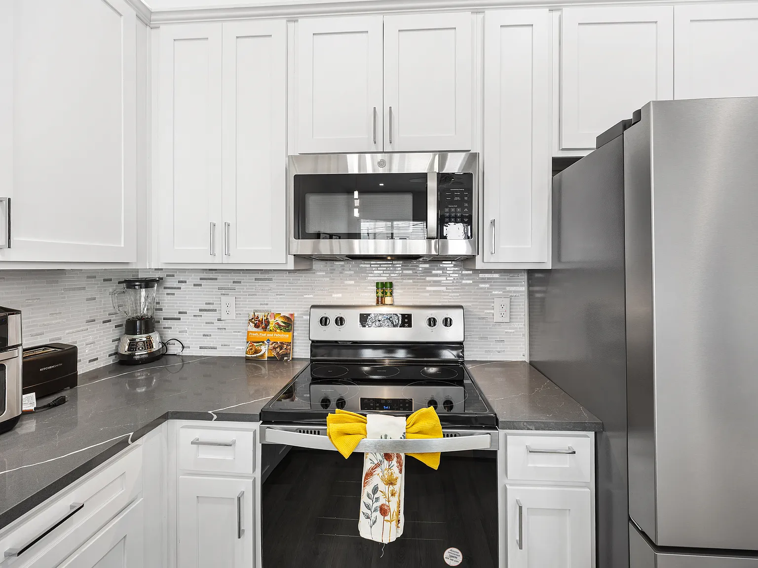 2 bed, 2.5 bath, 1411 sqft, $3,800 — Photo 4