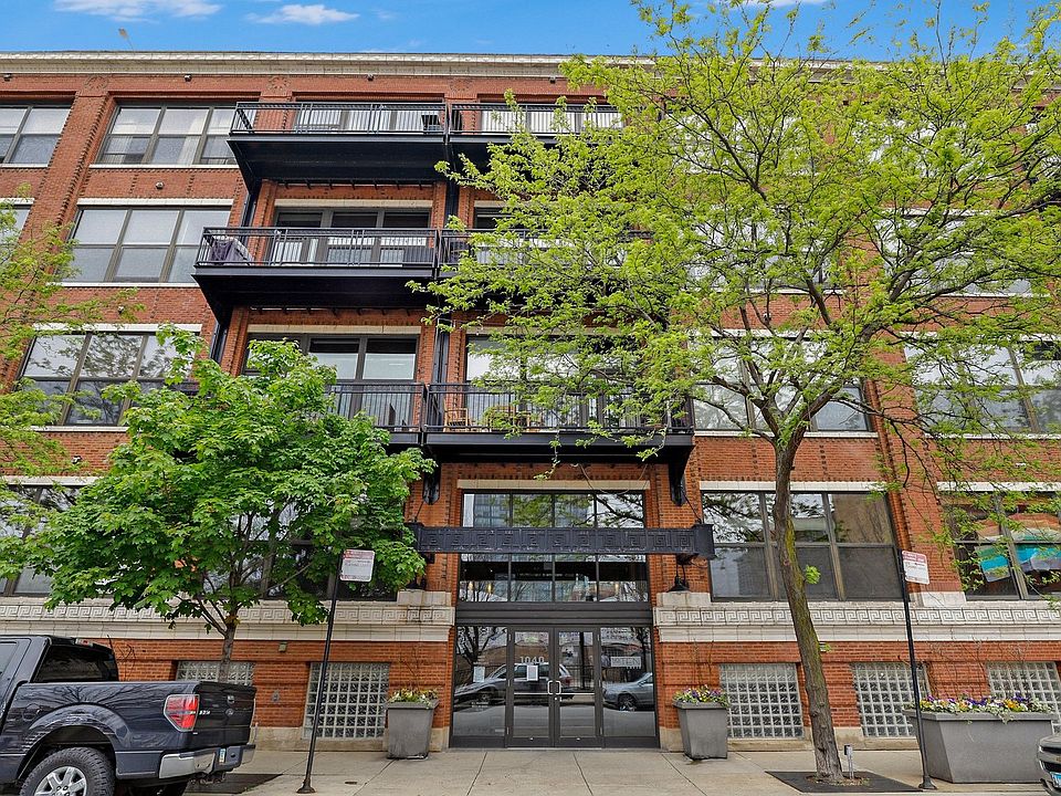 2nd image of 1040 W Adams St Unit 326