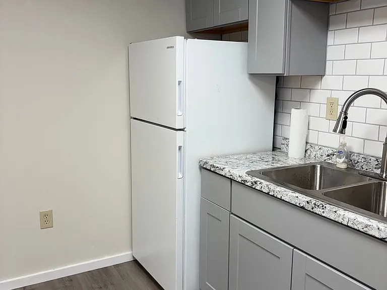 941 Port Carbon St — Photo 6