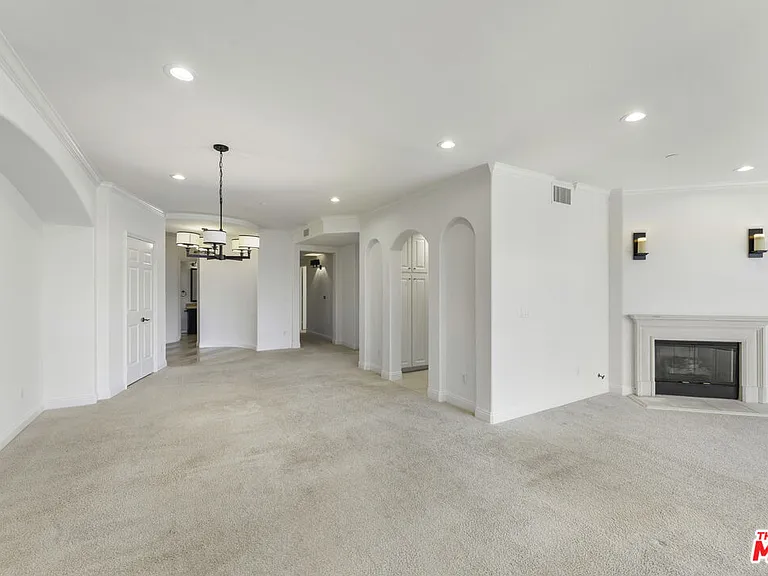 1820 Benecia Ave #402 — Photo 36