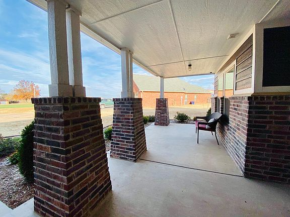 4th image of 613 Cowboy Ln