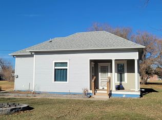 612 W 4th St, Axtell, NE 68924