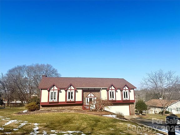 3rd image of 1015 36th Avenue Ct NE