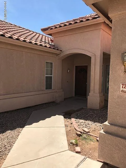 4 bed, 2.0 bath, 2196 sqft, $3,050 — Photo 2