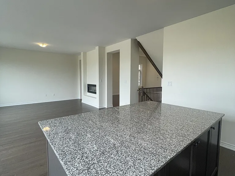 913 Rexton Dr — Photo 35