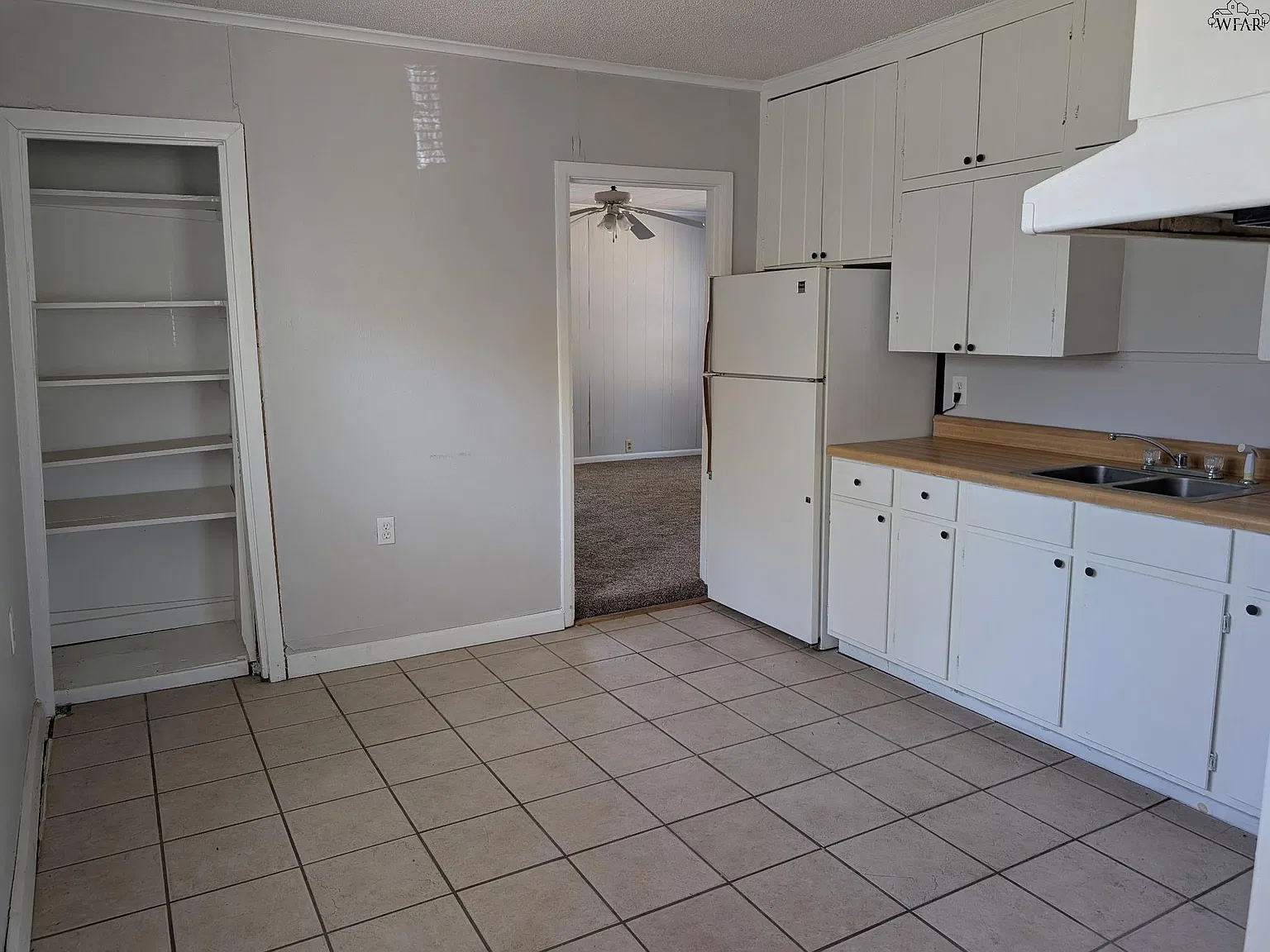 3 bed, 1.0 bath, 768 sqft, $900 — Photo 4