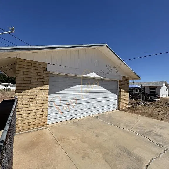 2380 Carver Ave — Photo 2