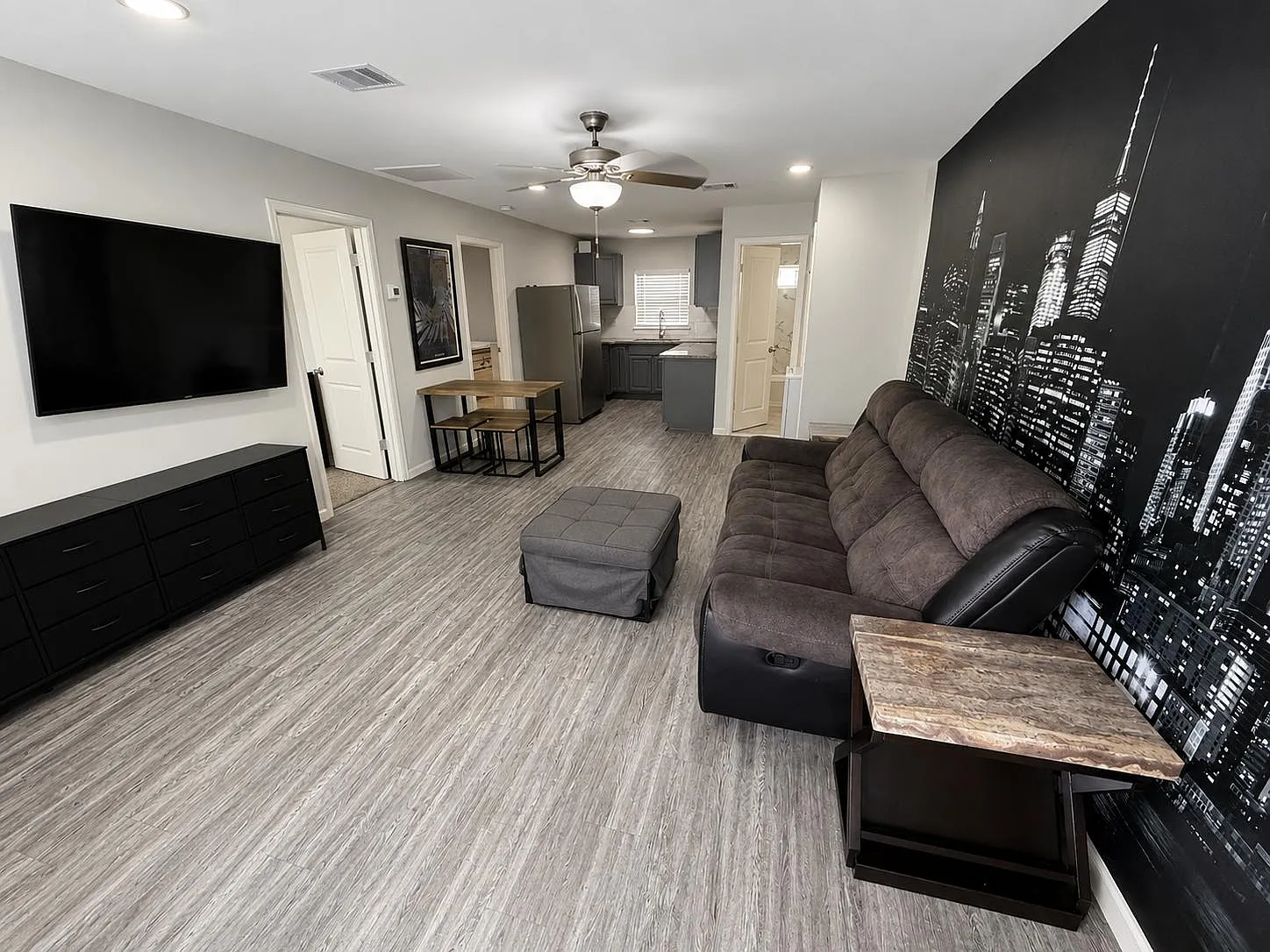 2 bed, 1.0 bath, 525 sqft, $1,092 — Photo 3