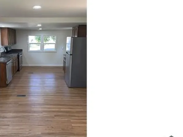 10364 Alans Dr, Fowlerville, MI 48836
