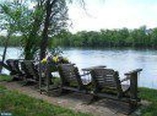 88 River Dr, Titusville, NJ 08560