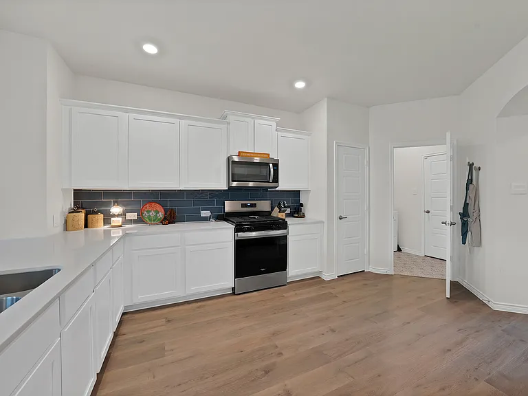 9720 Lariat Dr — Photo 8