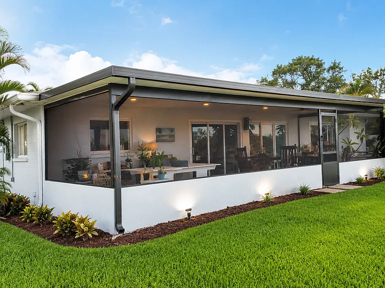 902 Bayshore Dr — Photo 3