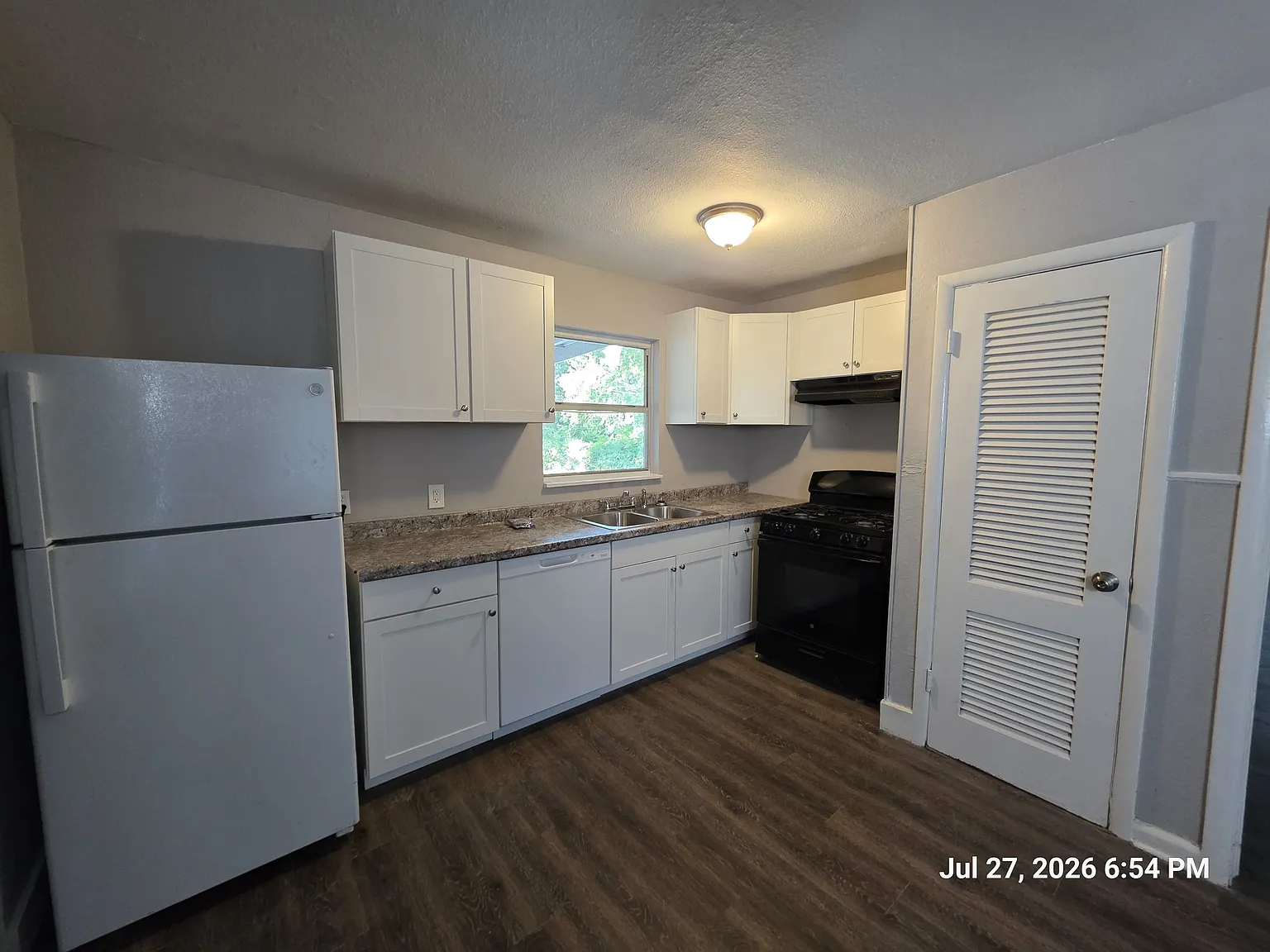 3 bed, 1099 sqft, $1,500 — Photo 2