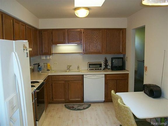 4th image of 5925 Whitfield Dr #1