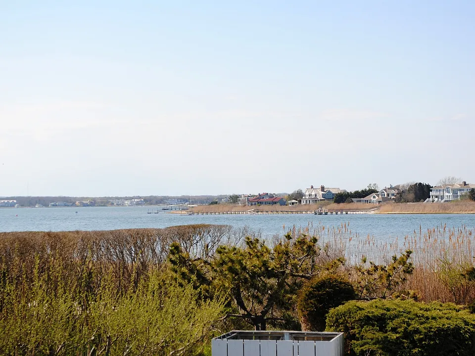 260 Dune Rd #75E