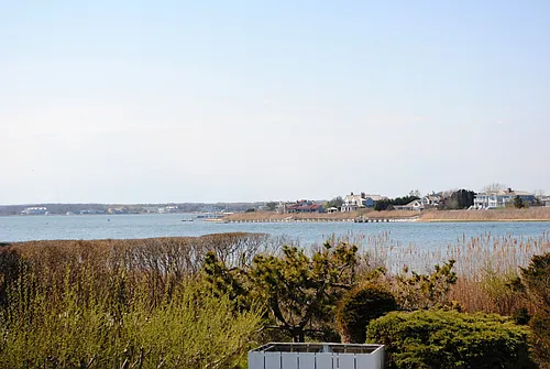 260 Dune Rd Photo 1