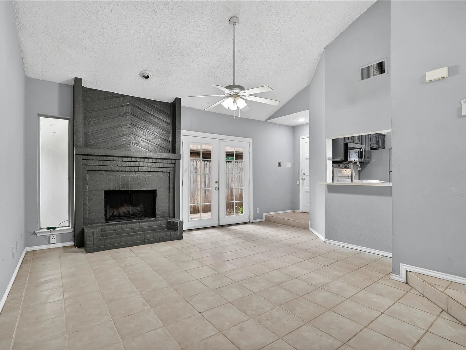 2 bed, 1199 sqft, $1,490 — Photo 2