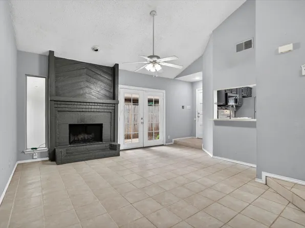 231 Shady Lane Dr, Fort Worth, TX 76112