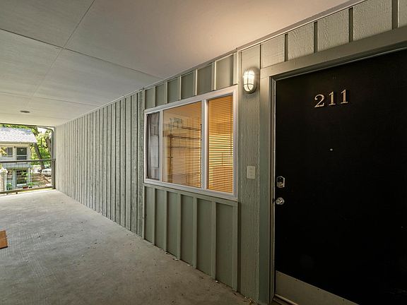 3rd image of 2303 E Side Dr APT 211