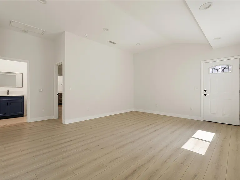 1207 N Kingsley Dr #1207 — Photo 2