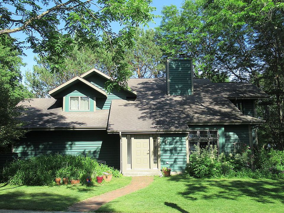 1st image of 927 Mulberry Ln