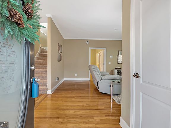 5th image of 403 Commonwealth Cir