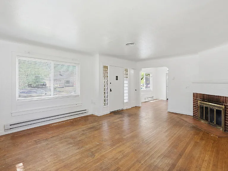 2189 Hilyard St — Photo 4