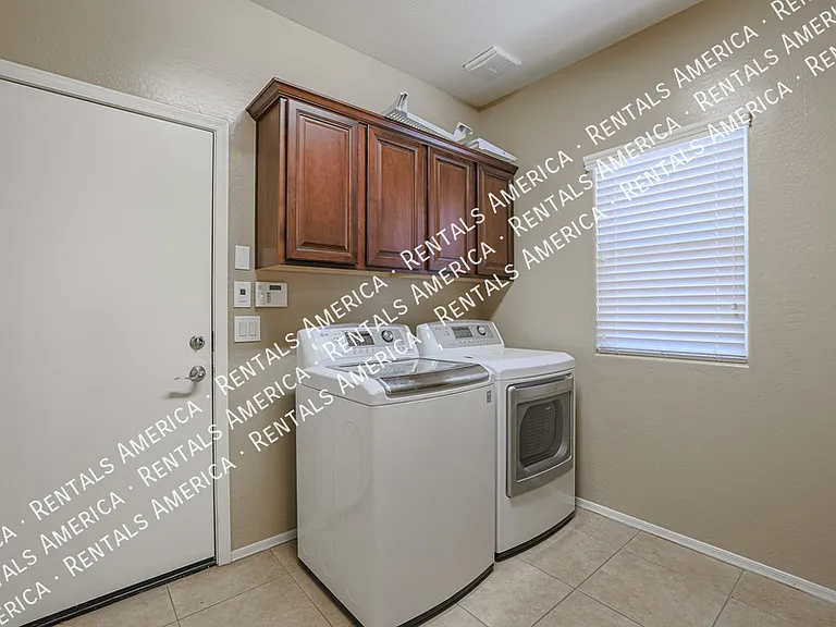 2954 E Coconino Dr — Photo 10