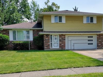 2193 Green Acres Dr, Parma, OH, 44134
