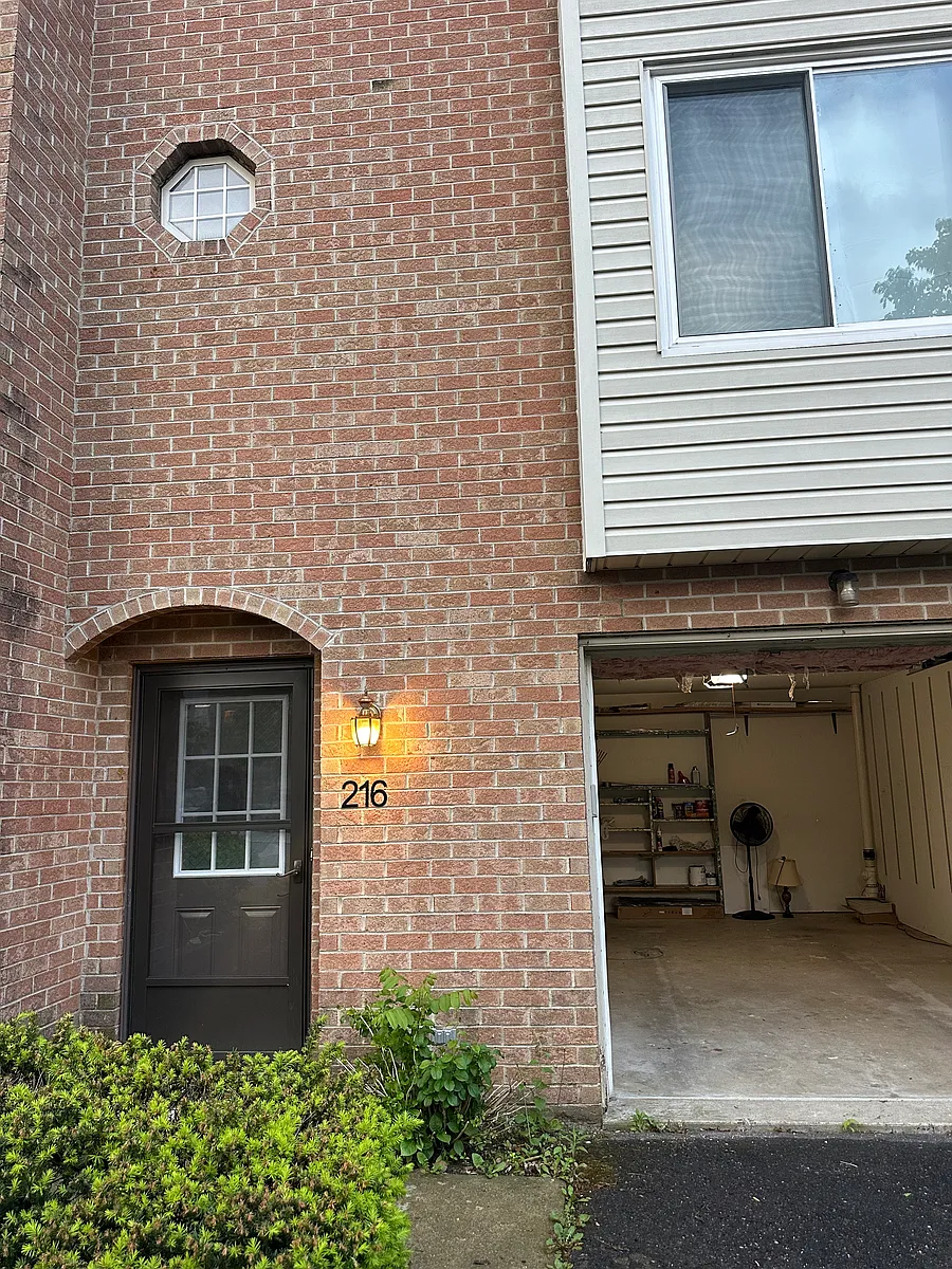 Building Photo - 216 Ridgeview Dr