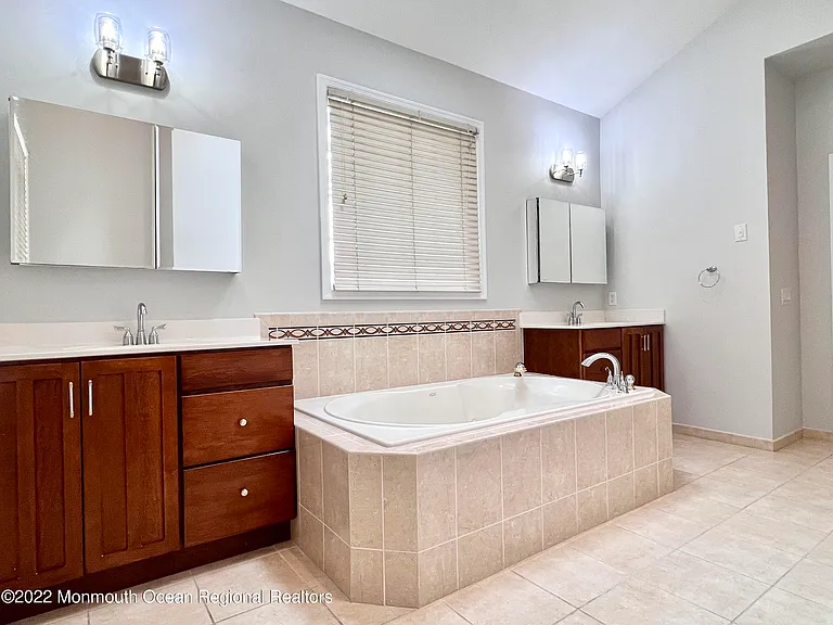 1 Hendrickson Ct — Photo 28