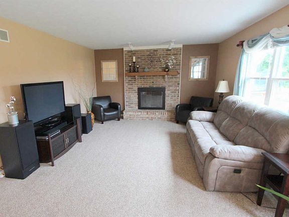 3rd image of 8317 Brownstone Dr