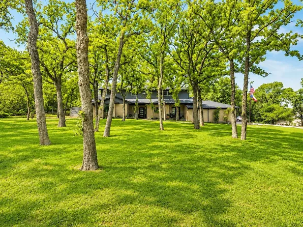 900 Pioneer Cir E, Argyle, TX 76226