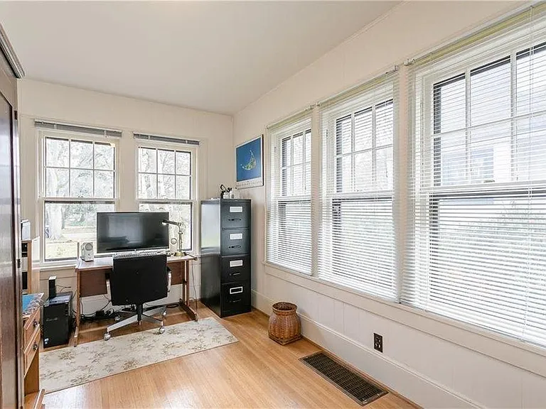 133 Westland Ave — Photo 6