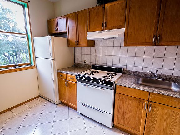 008_189_Kingsland_Avenue__2-12