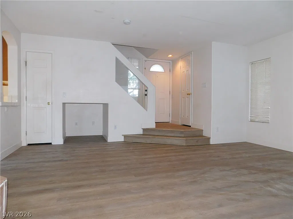 3 bed, 2.5 bath, 1613 sqft, $1,950 — Photo 3