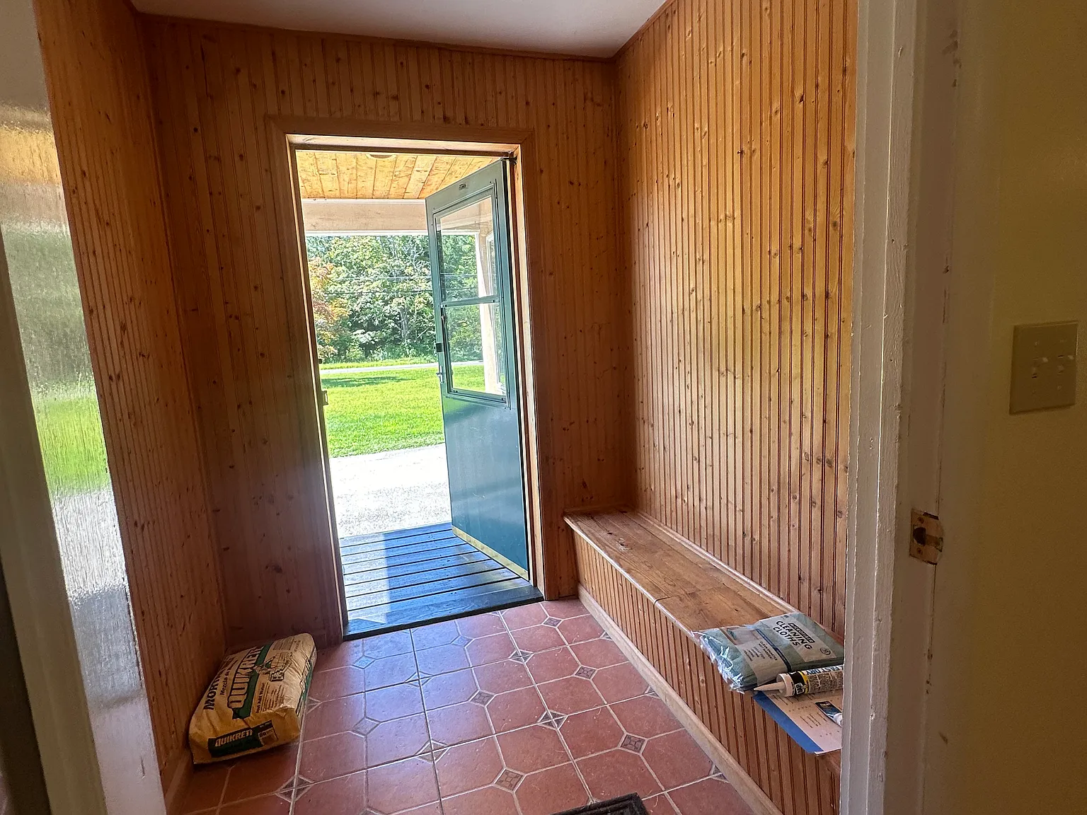 3 bed, 1.5 bath, 2500 sqft, $2,950 — Photo 3