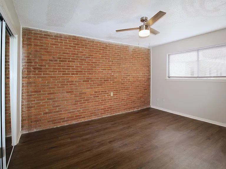 U of M Area - Southernwood Apartments — Photo 25