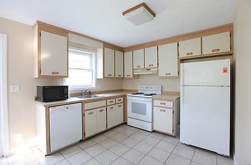 3rd image of 164 Winterwood Dr #164